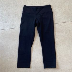 Lululemon black cropped leggings